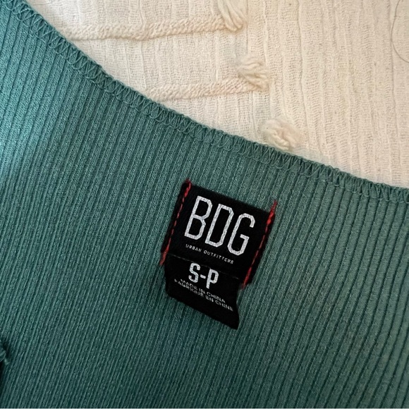 BDG Urban Outfitters Green Ribbed Long Sleeve Cropped Tee - Picture 2 of 3